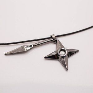 Naruto Shippuden Hidden Leaf Ninja Tools Shuriken & Kunai Necklace (New)